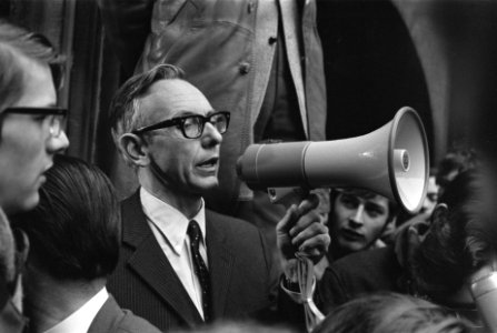 Protestmars van duizenden scholieren en studenten voor hulp aan Biafra, Den Haag, Bestanddeelnr 923-1645