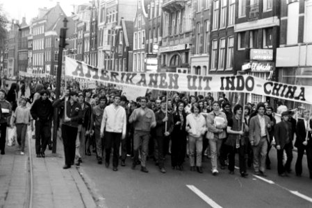 Protestdemonstratie tegen Amerikaans optreden in Cambodja in Amsterdam overzich, Bestanddeelnr 923-5082