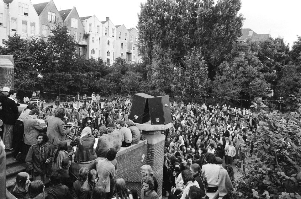 Protestconcert in Vondelpark tegen politiebeleid jeugdige straatmuzikanten Ams, Bestanddeelnr 924-7365