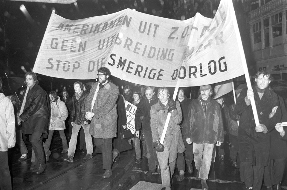 Protestdemonstratie tegen strijd in Laos, Vietnam, Cambodja enz. in Amsterdam, Bestanddeelnr 924-2634
