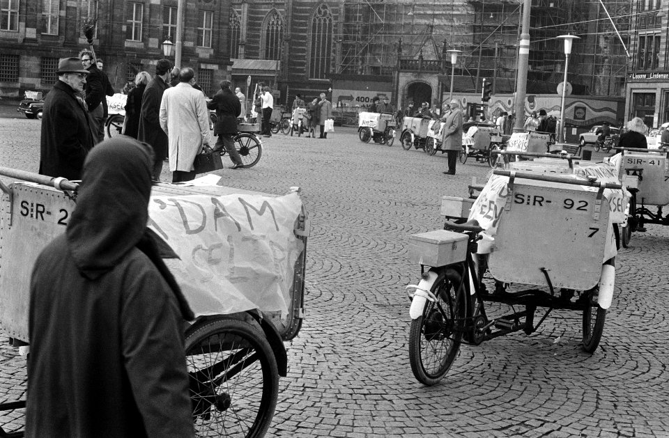 Protestoptocht van VU-studenten tegen de Vervuiling in Amsterdam met gemeenter, Bestanddeelnr 922-9446