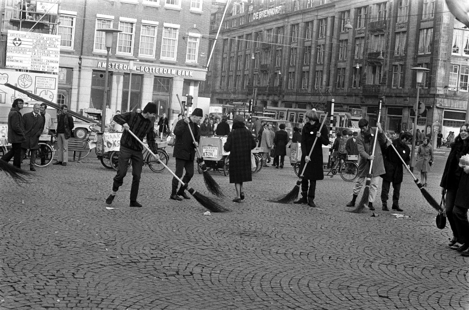 Protestoptocht van VU-studenten tegen de Vervuiling in Amsterdam met gemeenter, Bestanddeelnr 922-9445