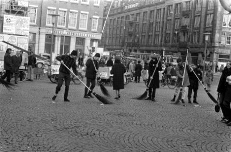 Protestoptocht van VU-studenten tegen de Vervuiling in Amsterdam met gemeenter, Bestanddeelnr 922-9445