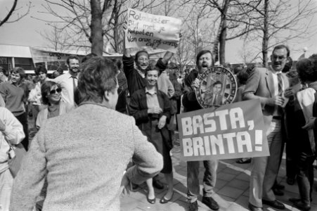 Protestbijeenkomst omroeppersoneel in Hilversum ivm afwijkt CAO door minister Br, Bestanddeelnr 933-2856