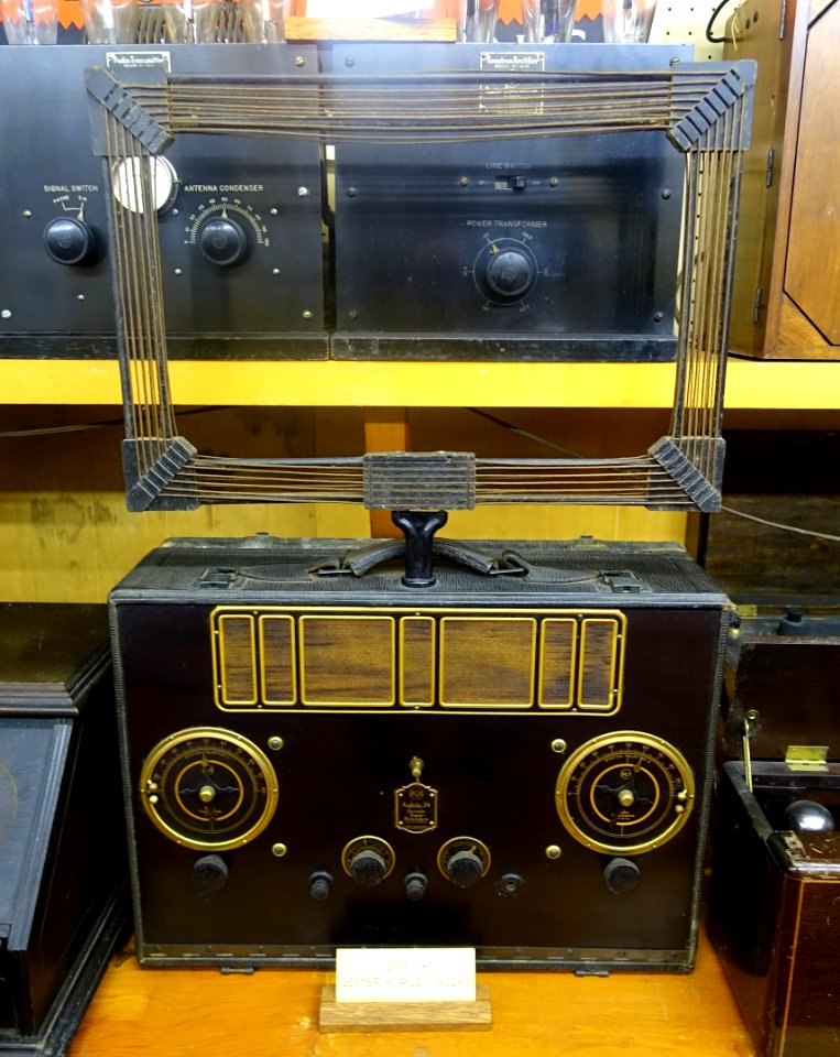 Radiola 24 Portable Super-Heterodyne, Radio Corporation of America - New England Wireless & Steam Museum - East Greenwich, RI - DSC06656
