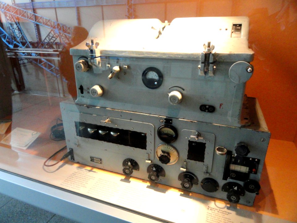 Radio receiver VLF, station E 365 S - Zeppelin Museum Friedrichshafen - DSC06832