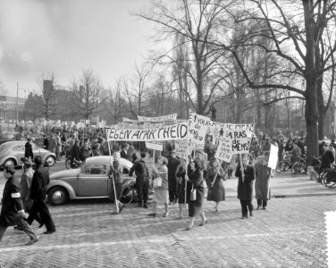 Protestdemonstratie tegen apartheidspolitiek van Zuid Afrika in Den Haag , de st, Bestanddeelnr 911-1401