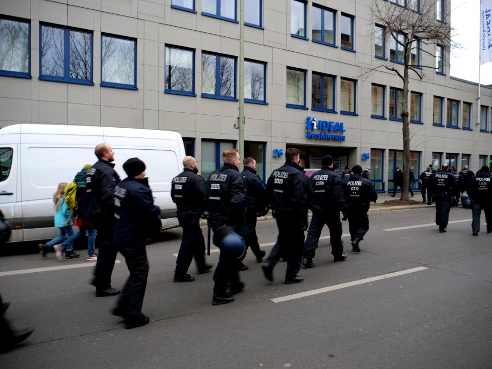 Protests against the „Marsch der Frauen“ 13