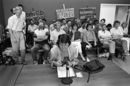Protesten, deelraden, spandoeken, leuzen, Bestanddeelnr 934-4689