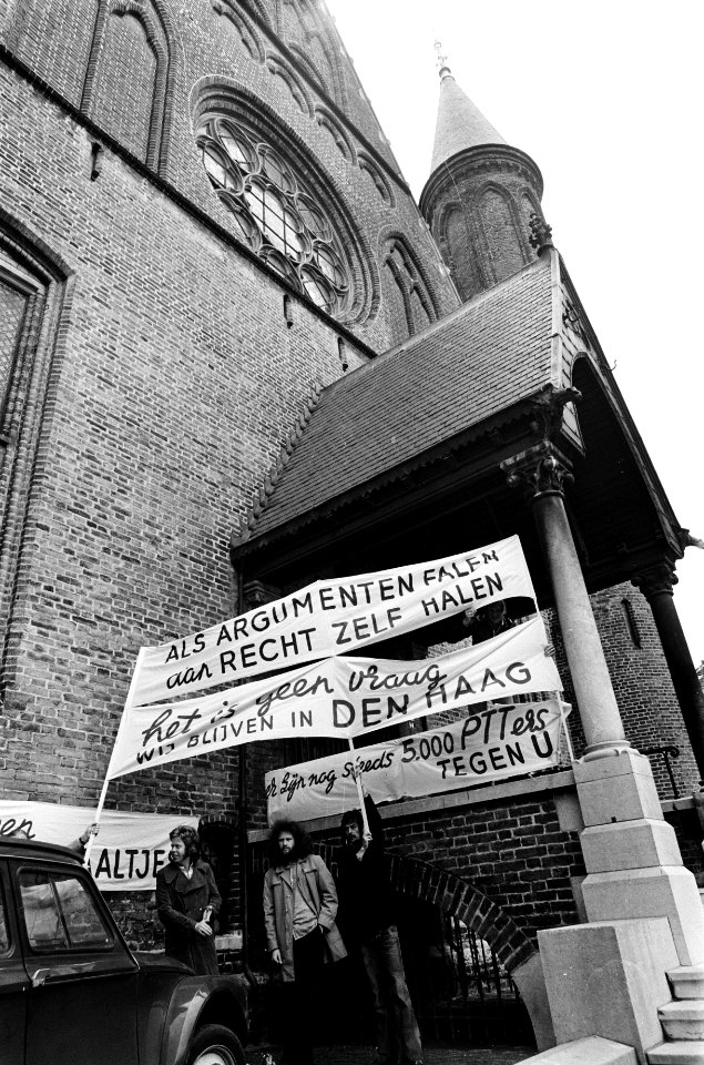 Protesterende PTT-ers op het Binnenhof, Bestanddeelnr 927-9427