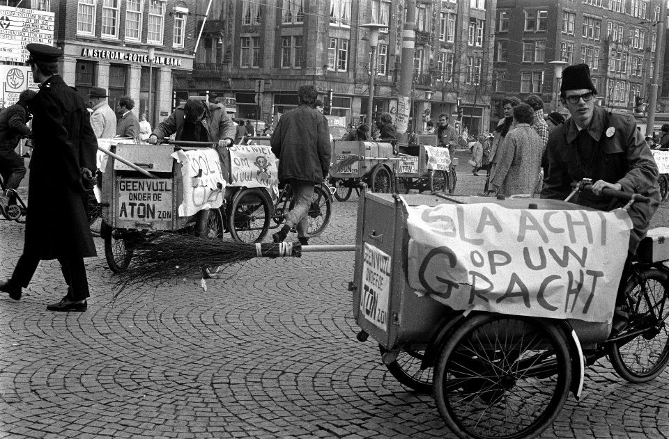 Protestoptocht van VU-studenten tegen de Vervuiling in Amsterdam met gemeenter, Bestanddeelnr 922-9447