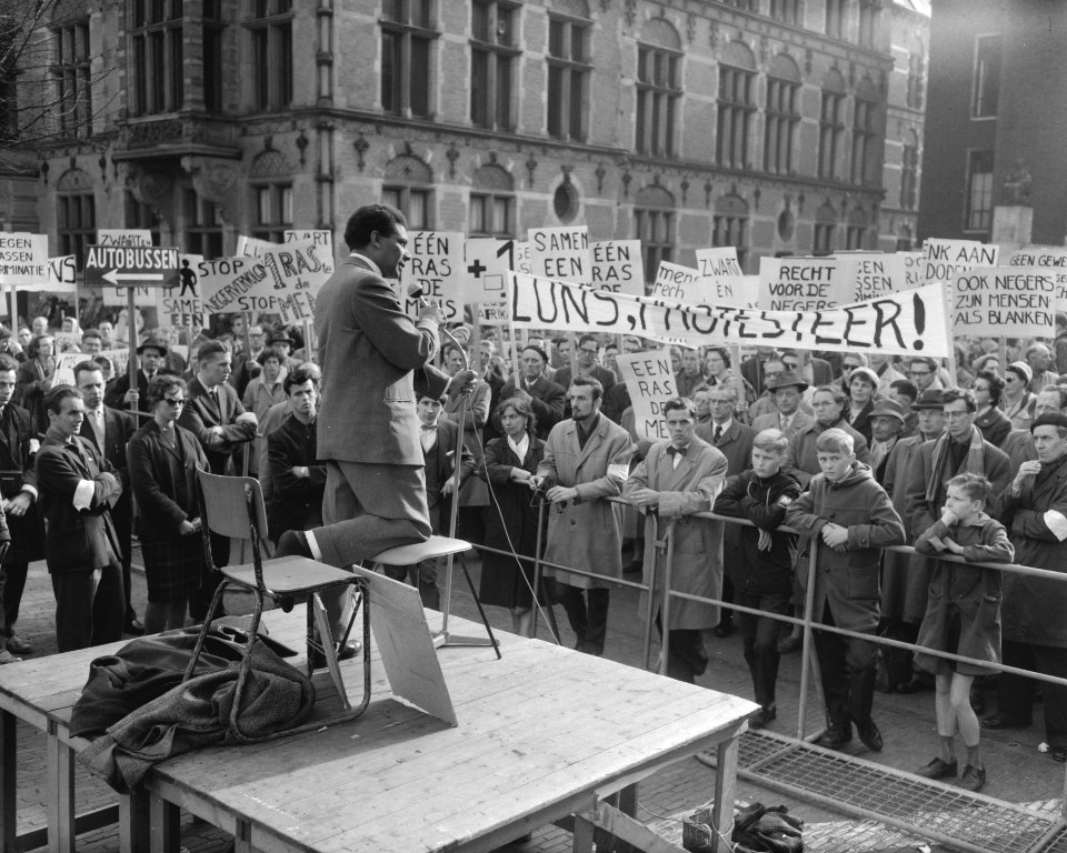Protestdemonstratie tegen apartheidspolitiek van Zuid Afrika in Den Haag , toesp, Bestanddeelnr 911-1398
