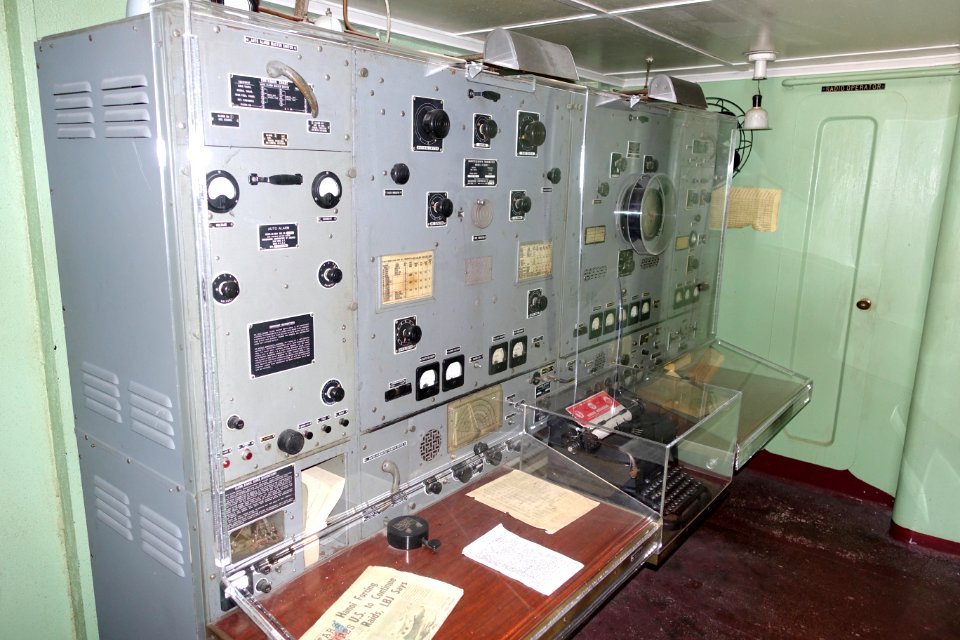 Radio room from the SS Rider Victory with Radiomarine Corporation of America 4-u radio station, built August 1944 - San Francisco Maritime Museum - San Francisco, CA - DSC04114
