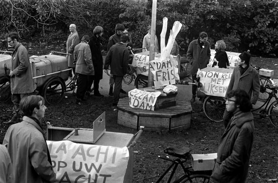 Protestoptocht van VU-studenten tegen de Vervuiling in Amsterdam met gemeenter, Bestanddeelnr 922-9443
