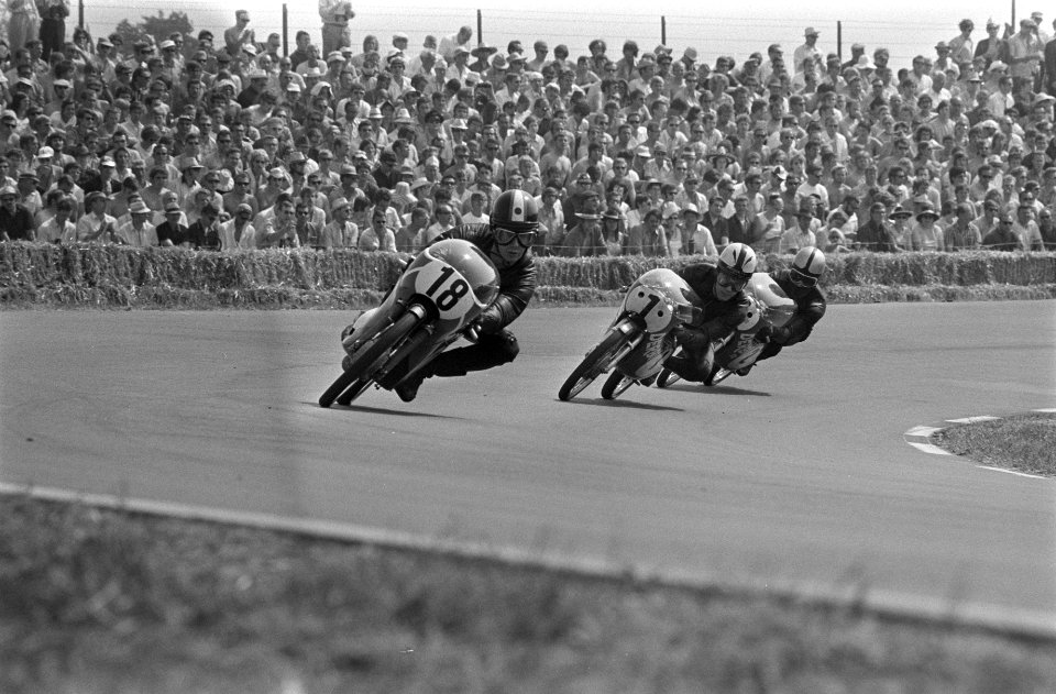 Races in de 50 cc klasse v.l.n.r. Jan de Vries (NL) , Angel Nieto (Spanje), Salv, Bestanddeelnr 923-6295