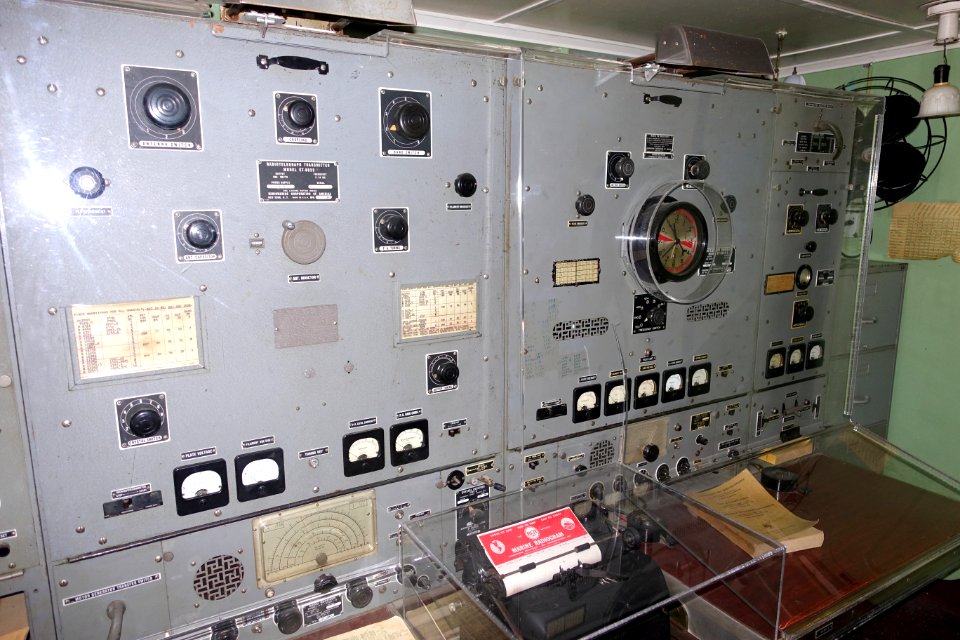 Radio room from the SS Rider Victory with Radiomarine Corporation of America 4-u radio station, built August 1944 - San Francisco Maritime Museum - San Francisco, CA - DSC04117
