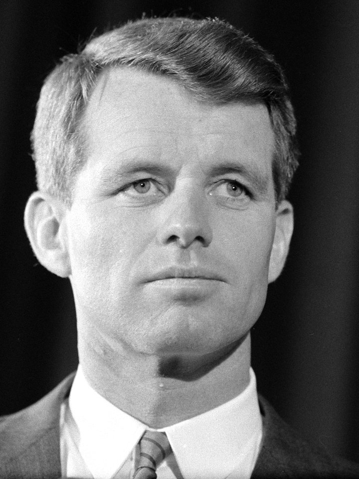 R. Kennedy . Persconferentie op Amerikaanse Ambassade, Bestanddeelnr 913-5681 (1)