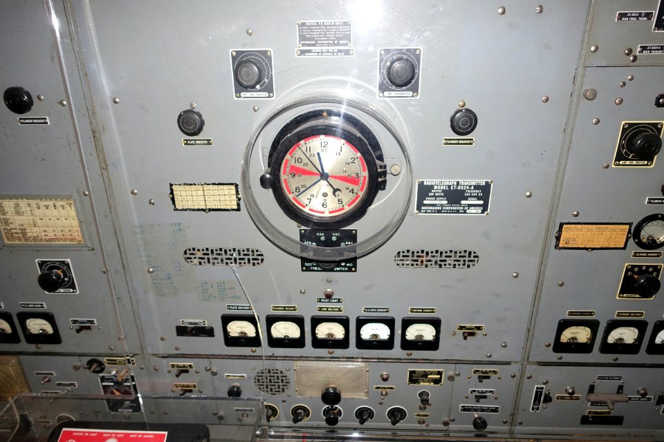 Radio room from the SS Rider Victory with Radiomarine Corporation of America 4-u radio station, built August 1944 - San Francisco Maritime Museum - San Francisco, CA - DSC04120