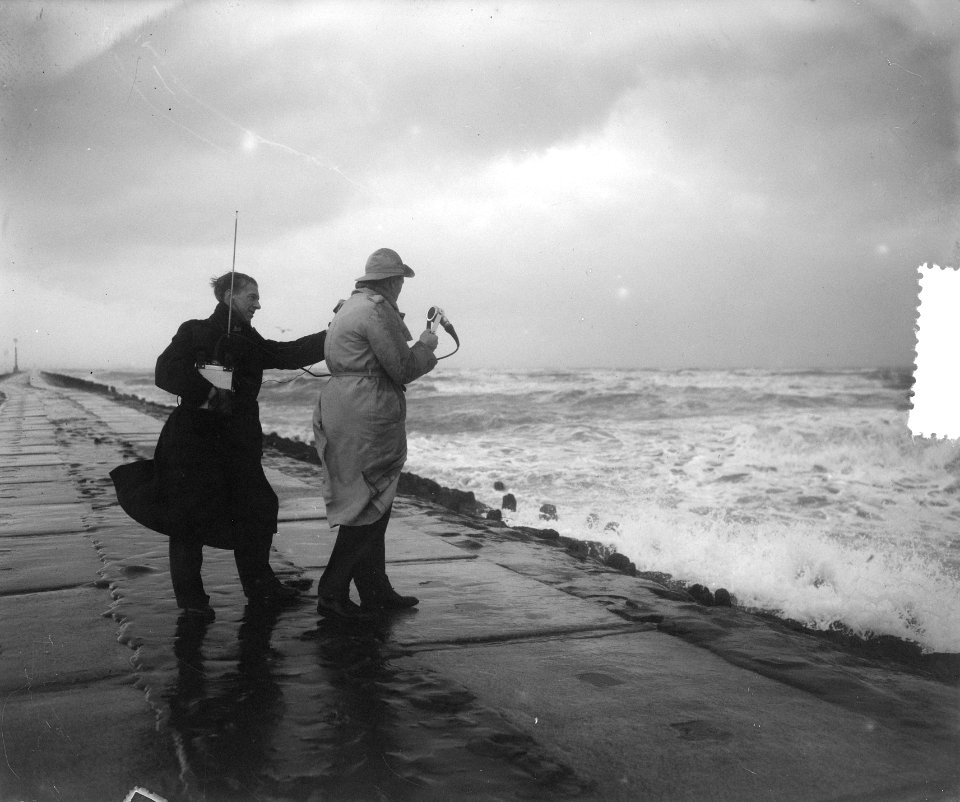 Radioreporters bij doorbraakgat S. S. Faustus, Bestanddeelnr 905-4093