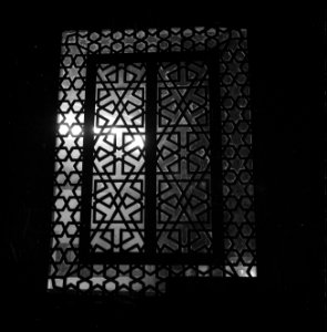 Raamwerk met invallend licht, Bestanddeelnr 255-5813