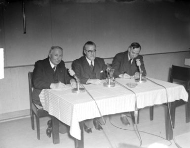 Radiodebat PvdA-VVD. VVD kamerlid G. Ritmeester (links) versus oud-minister H. V, Bestanddeelnr 903-9239