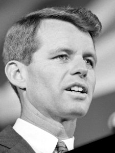R. Kennedy . Persconferentie op Amerikaanse Ambassade, Bestanddeelnr 913-5680 (1)