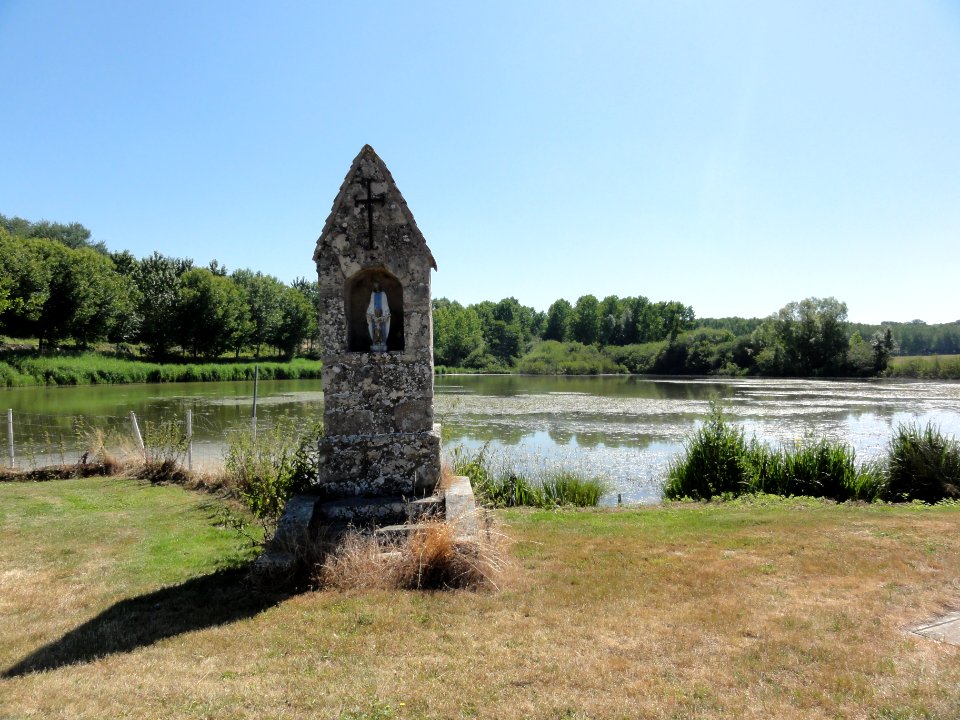 Révillon (Aisne) oratoire de l'étang