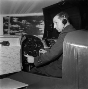 RAF-tentoonstelling in de Bijenkorf, Amsterdam, Bestanddeelnr 900-9501