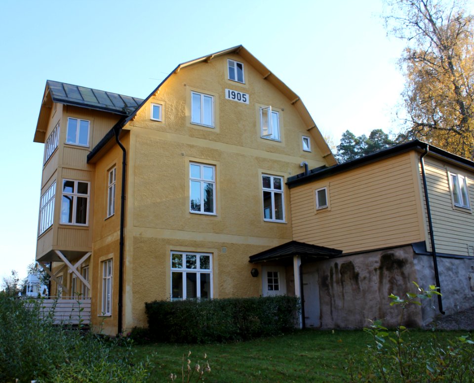 Rönninge, Centralvägen (1)