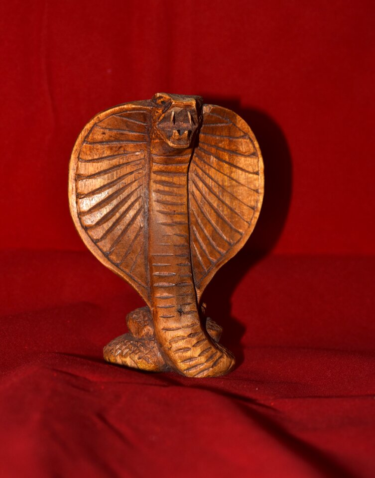Figure holzfigur carving