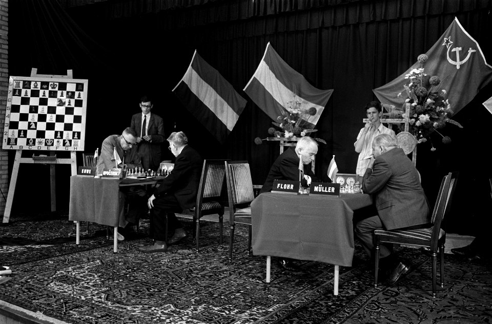 Réti Herdenkingstoernooi internationale schaakvierkamp. Overzicht met demonstra, Bestanddeelnr 922-5952