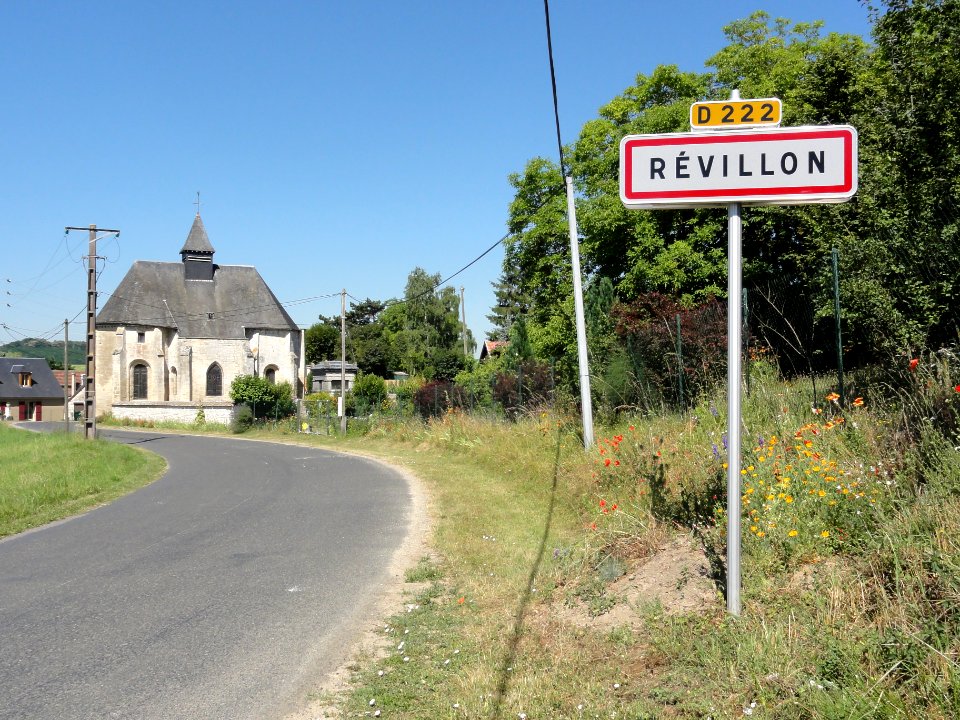 Révillon (Aisne) city limit sign
