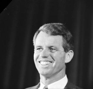 R. Kennedy . Persconferentie op Amerikaanse Ambassade, Bestanddeelnr 913-5673