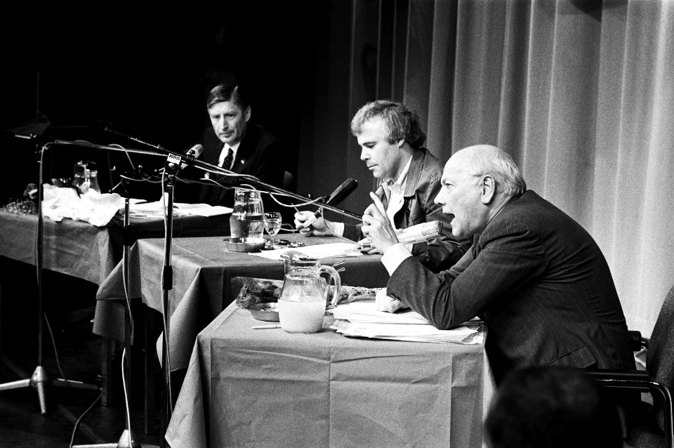 Radiodebat voor VARAs In de Rode Haan in Den Bosch tussen Van Agt en Den Uyl , Henk van Hoorn, Bestanddeelnr 931-4775