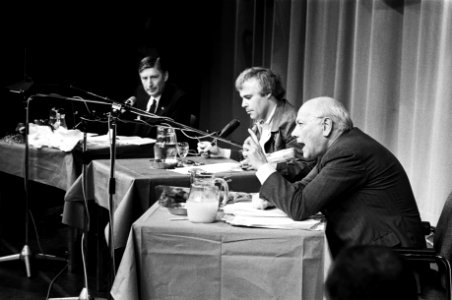 Radiodebat voor VARAs In de Rode Haan in Den Bosch tussen Van Agt en Den Uyl , Henk van Hoorn, Bestanddeelnr 931-4775