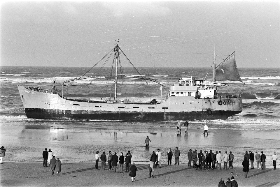 Radio-zendschip Radio Capitol is door storm gestrand bij Noordwijk, Bestanddeelnr 924-0015
