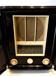 Radio receiver 'Case', Siemens & Halske AG, Berlin, 1925, phenolic resin, wood, textile, glass, radio components - Germanisches Nationalmuseum - Nuremberg, Germany - DSC02387