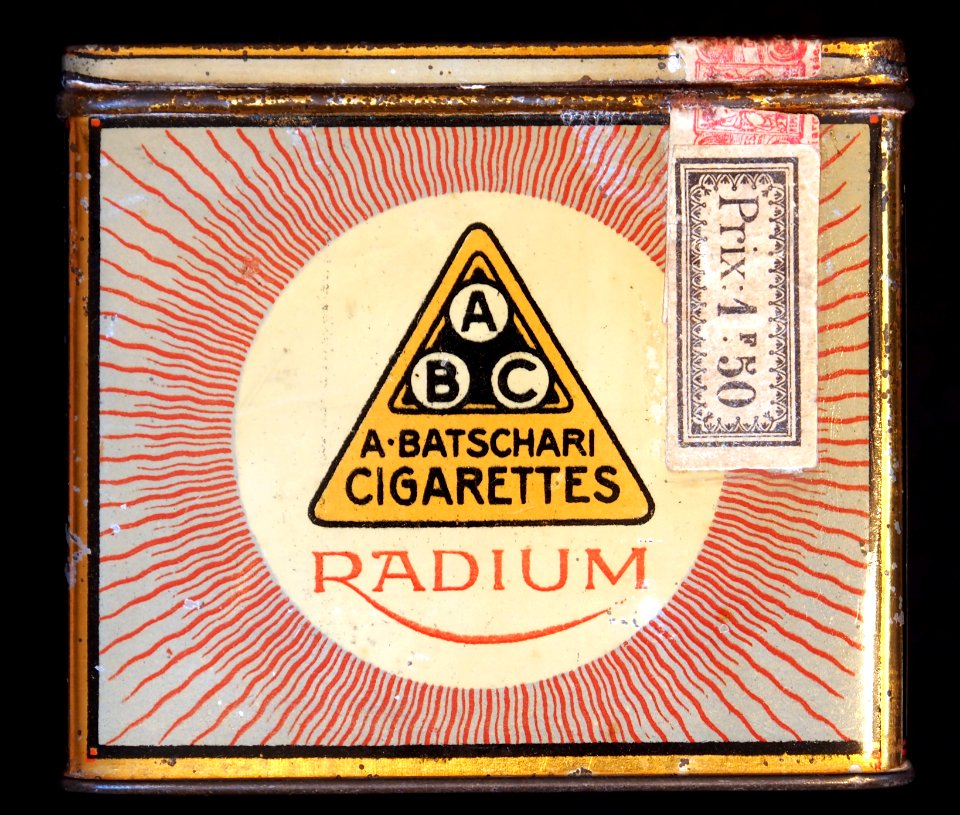 Radium red cigaretets tin, front
