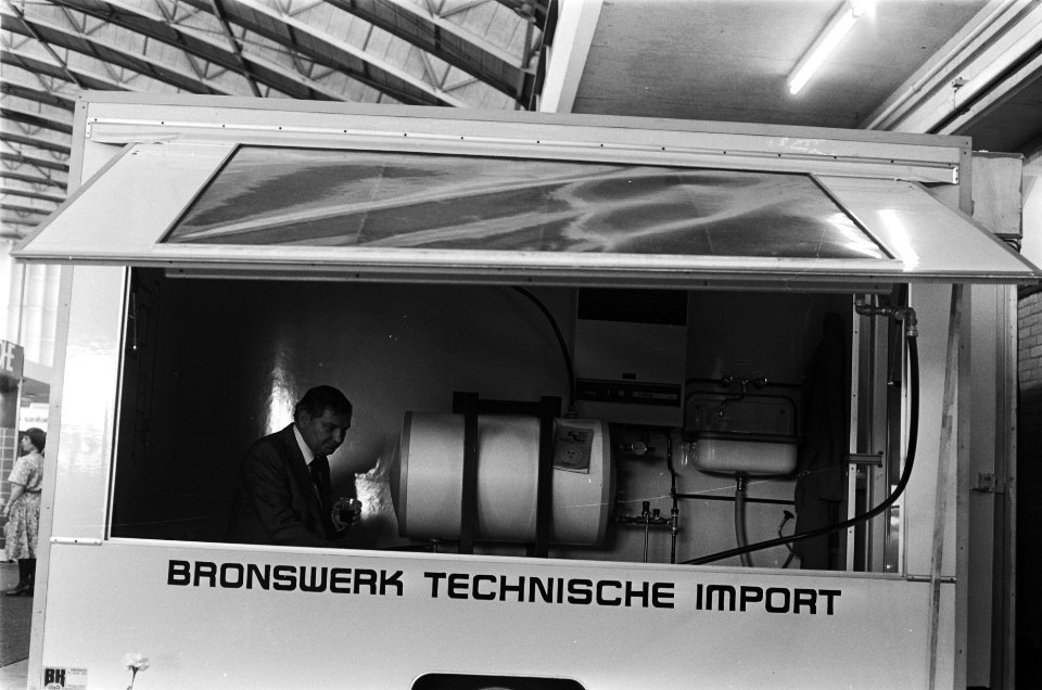 RAI tentoonstelling Sanitair en Hygiene zonnekollector voor warm water, Bestanddeelnr 929-6868