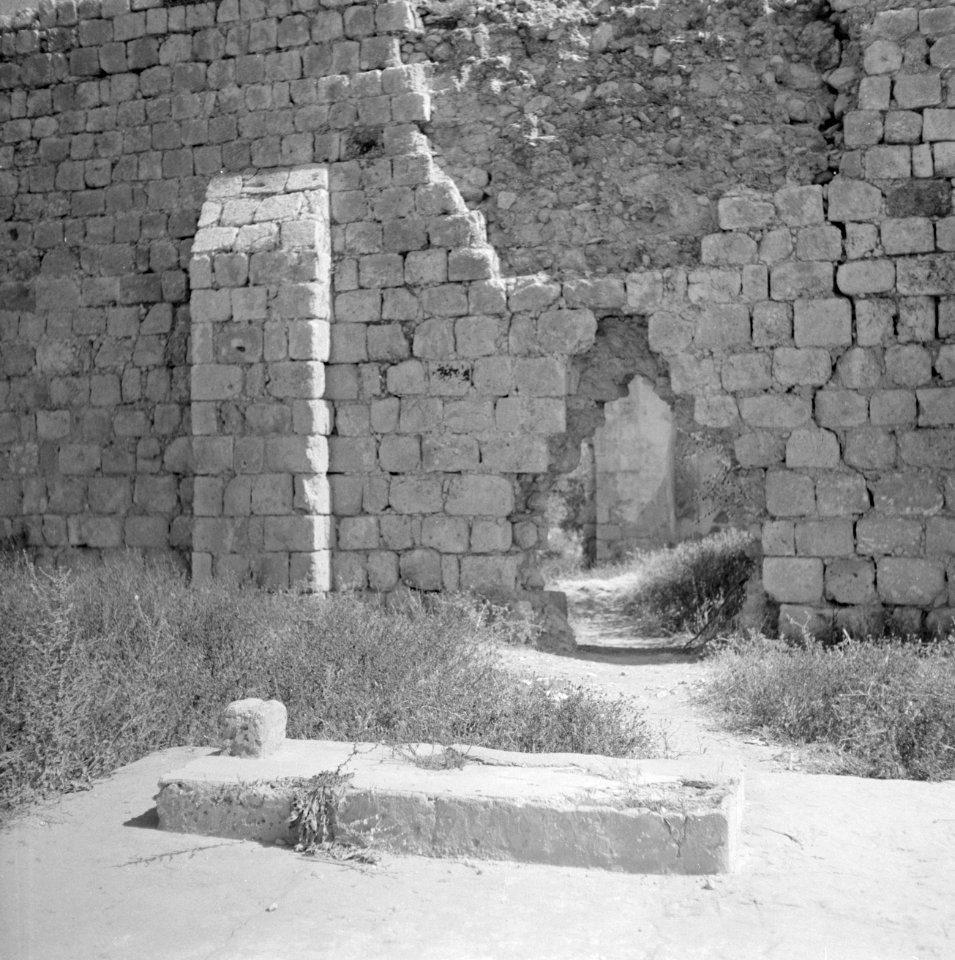 Ramle In een muur ingebroken poortje, Bestanddeelnr 255-3853