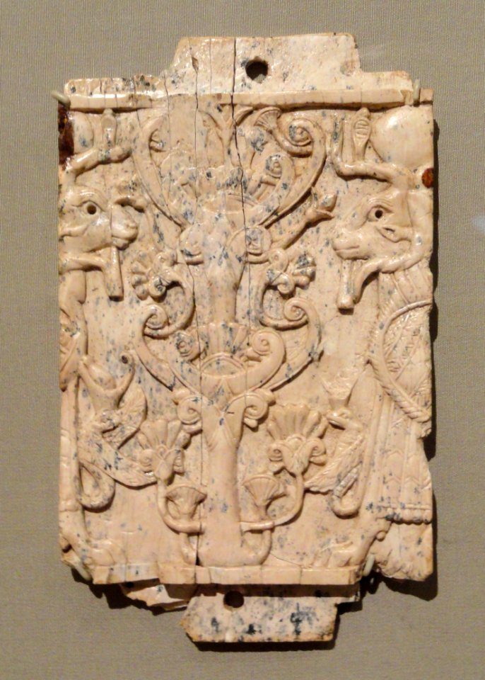 Ram-headed Sphinxes Flanking a Sacred Tree, Phoenician, Iraq, Nimrud, ivory - Cleveland Museum of Art - DSC08102