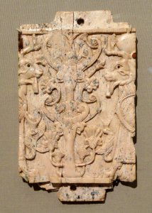 Ram-headed Sphinxes Flanking a Sacred Tree, Phoenician, Iraq, Nimrud, ivory - Cleveland Museum of Art - DSC08102