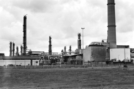Raffinaderij van Mobil Oil in Amsterdam i.v.m. aangekondigde sluiting, Bestanddeelnr 932-2796
