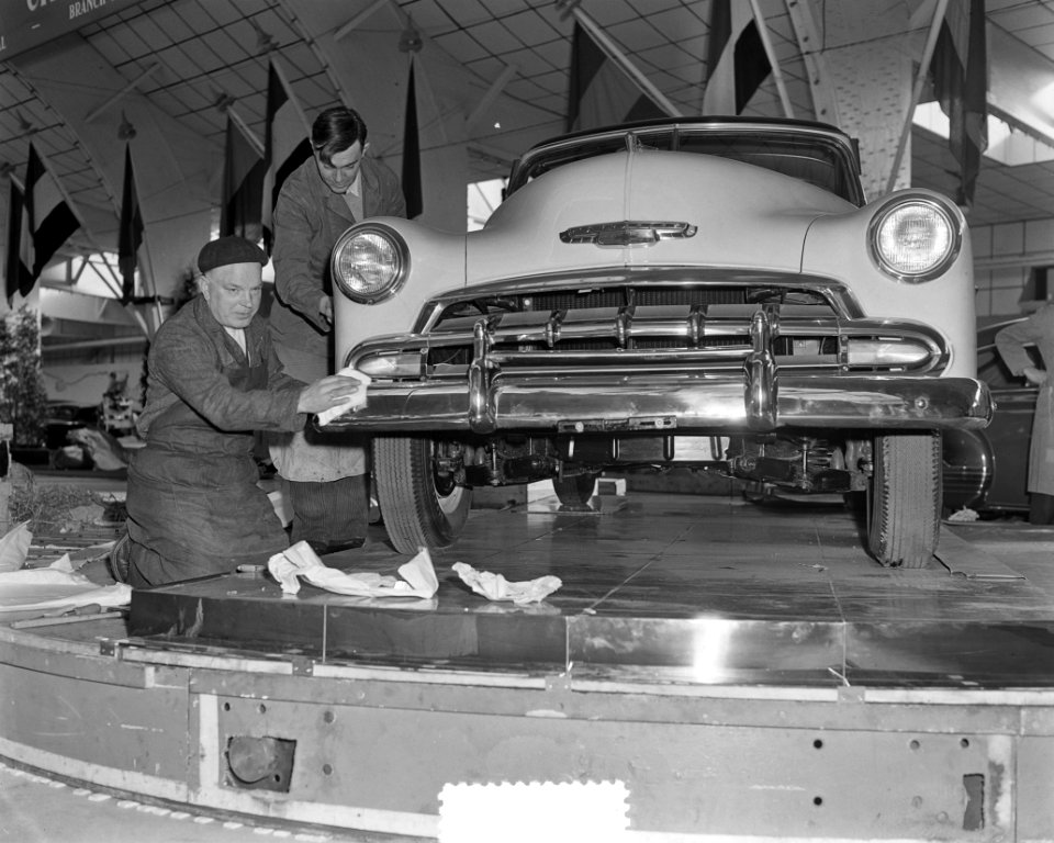 RAI automobieltentoonstelling (kleine jongen in auto), Bestanddeelnr 904-9864