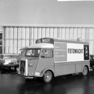 RAI autotentoonstelling, auto Fotowacht, Bestanddeelnr 917-4383