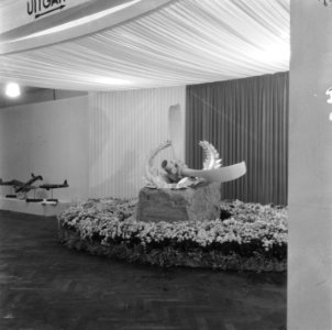 RAF-tentoonstelling in de Bijenkorf, Amsterdam, Bestanddeelnr 900-9489