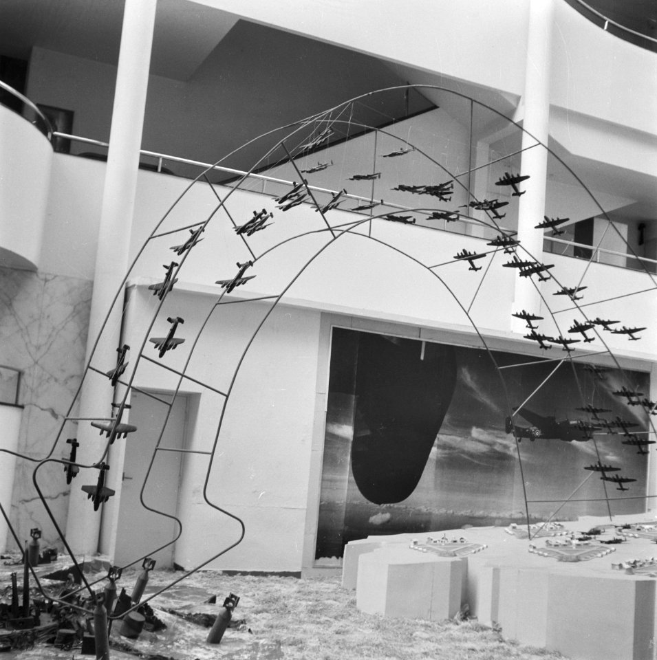 RAF-tentoonstelling in de Bijenkorf Amsterdam, Bestanddeelnr 900-9612
