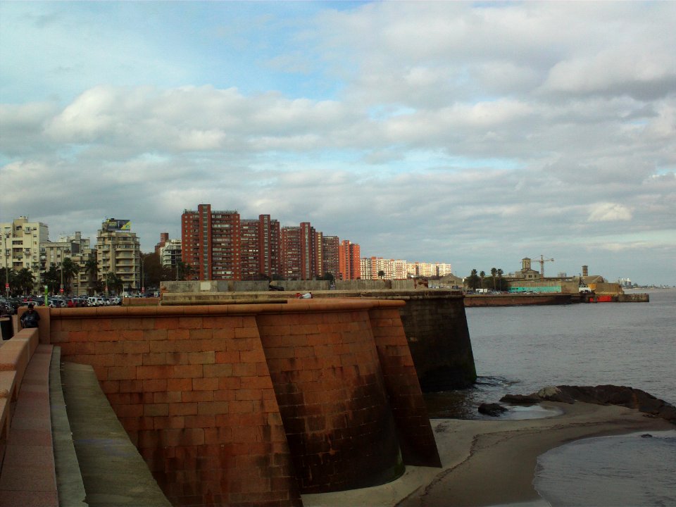 Rambla Gran Bretana towards east