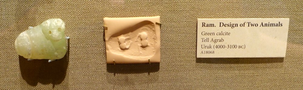 Ram stamp seal with design of Two Animals, Tell Agrab, Uruk, 40900-3100 BC, green calcite - Oriental Institute Museum, University of Chicago - DSC07204