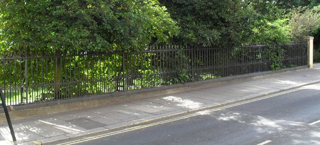 Railings at Queens Road Rest Garden (East Range), Brighton (NHLE Code 1380799) (August 2010)